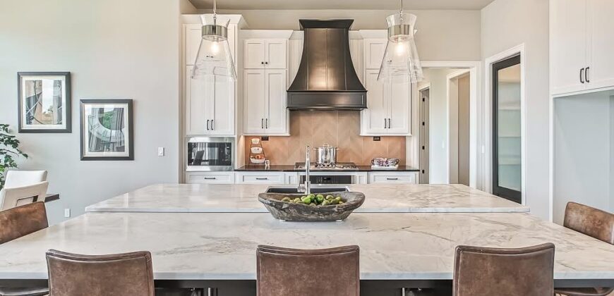 8625 Westridge Court, Parkville, MO 64152