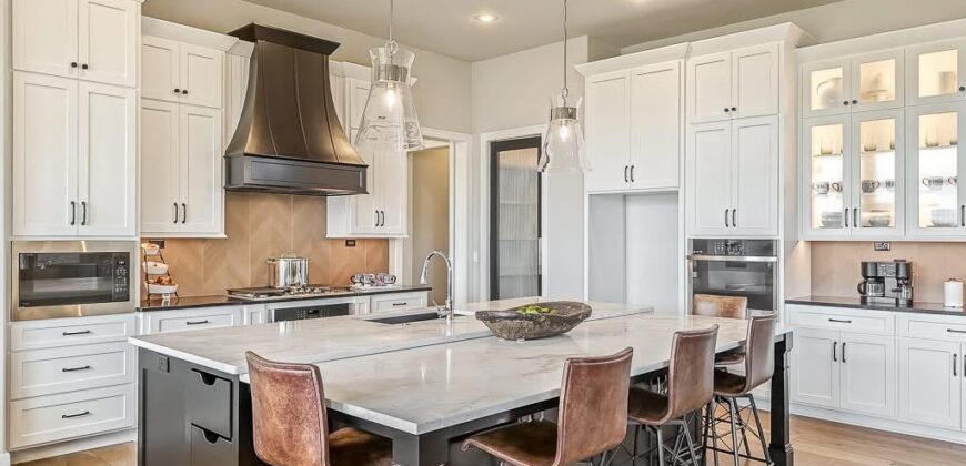 8625 Westridge Court, Parkville, MO 64152