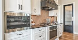 8625 Westridge Court, Parkville, MO 64152