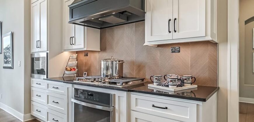 8625 Westridge Court, Parkville, MO 64152