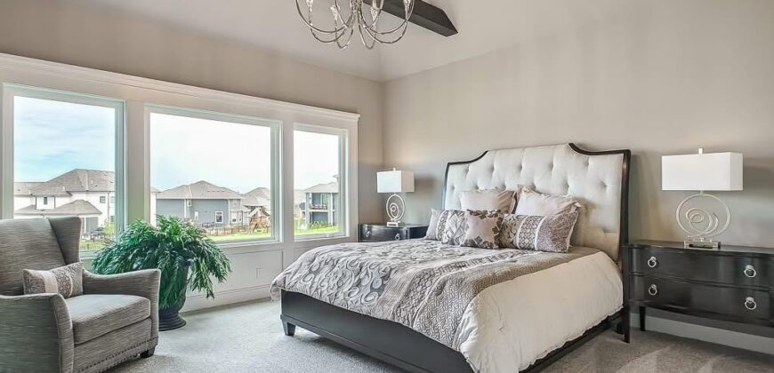8625 Westridge Court, Parkville, MO 64152