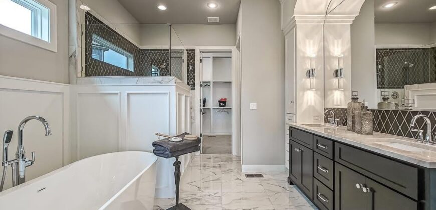 8625 Westridge Court, Parkville, MO 64152