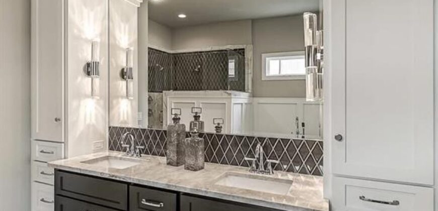 8625 Westridge Court, Parkville, MO 64152