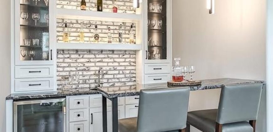 8625 Westridge Court, Parkville, MO 64152