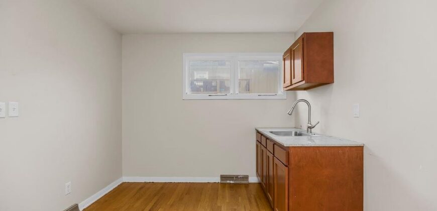 419 NW North Shore Drive, Lake Waukomis, MO 64151