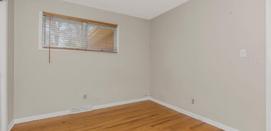 419 NW North Shore Drive, Lake Waukomis, MO 64151