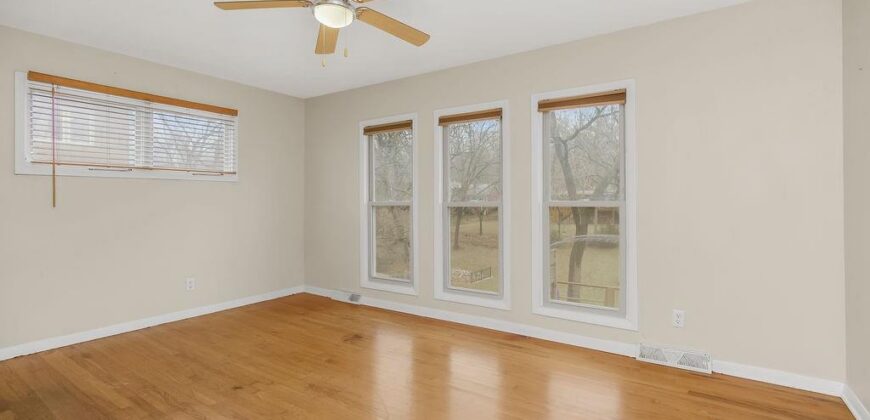 419 NW North Shore Drive, Lake Waukomis, MO 64151