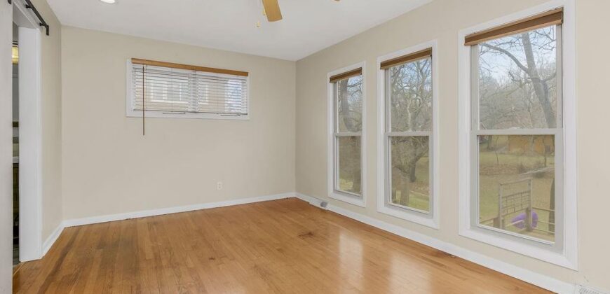 419 NW North Shore Drive, Lake Waukomis, MO 64151