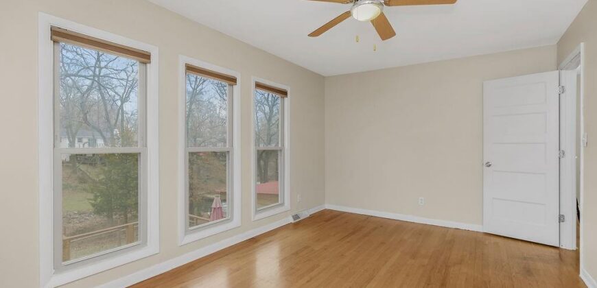 419 NW North Shore Drive, Lake Waukomis, MO 64151