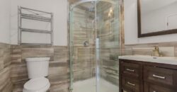 419 NW North Shore Drive, Lake Waukomis, MO 64151