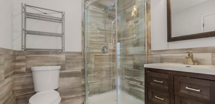 419 NW North Shore Drive, Lake Waukomis, MO 64151