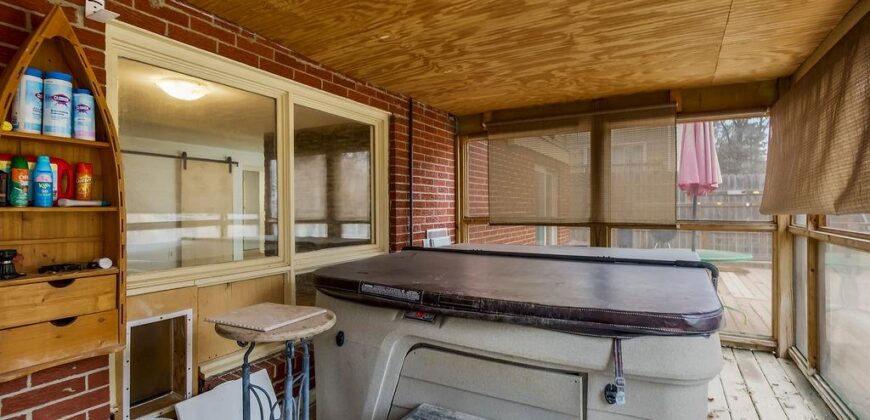 419 NW North Shore Drive, Lake Waukomis, MO 64151