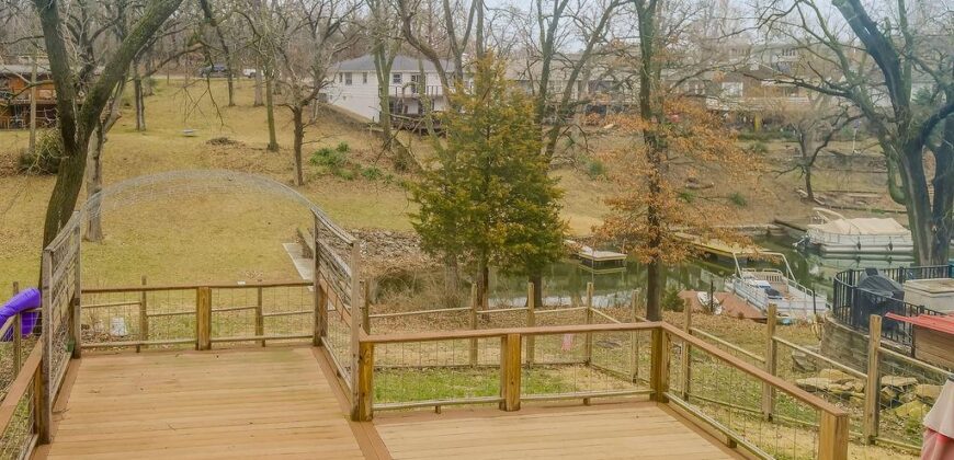 419 NW North Shore Drive, Lake Waukomis, MO 64151