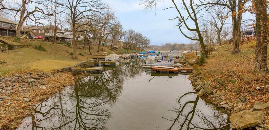 419 NW North Shore Drive, Lake Waukomis, MO 64151