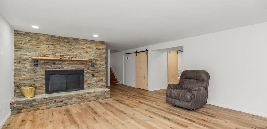 419 NW North Shore Drive, Lake Waukomis, MO 64151