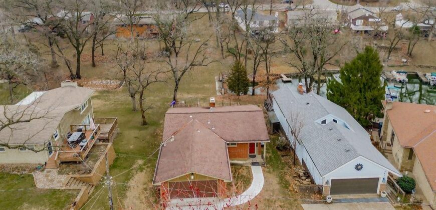 419 NW North Shore Drive, Lake Waukomis, MO 64151