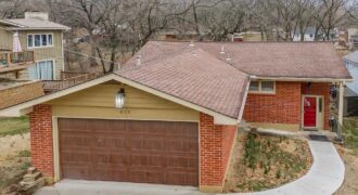 419 NW North Shore Drive, Lake Waukomis, MO 64151