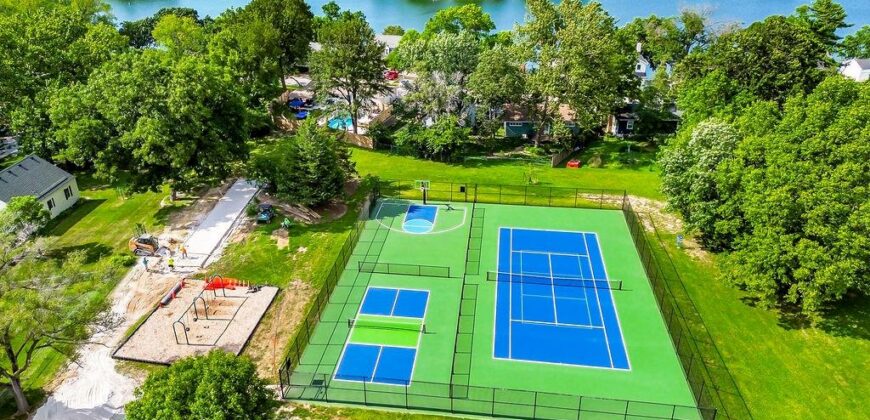 419 NW North Shore Drive, Lake Waukomis, MO 64151