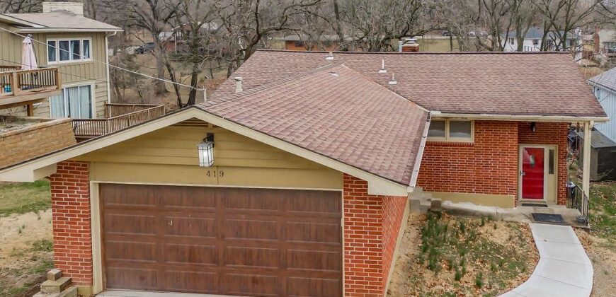 419 NW North Shore Drive, Lake Waukomis, MO 64151