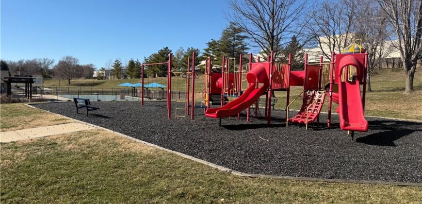 8240 NW Birch Lane, Kansas City, MO 64151