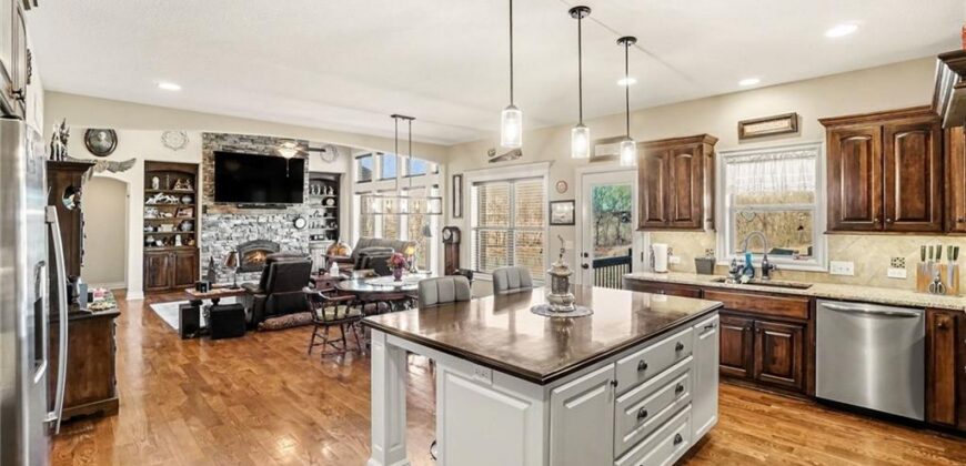 18401 SSR-W Highway, Smithville, MO 64089
