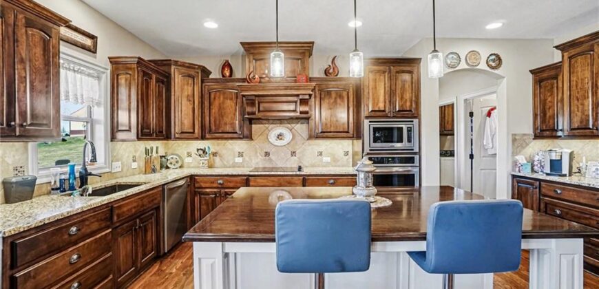18401 SSR-W Highway, Smithville, MO 64089