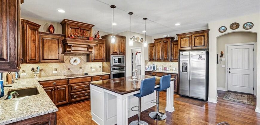18401 SSR-W Highway, Smithville, MO 64089