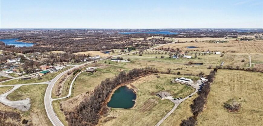 18401 SSR-W Highway, Smithville, MO 64089