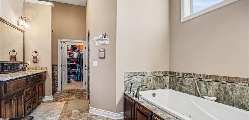 18401 SSR-W Highway, Smithville, MO 64089