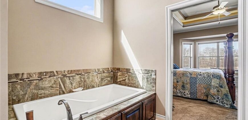18401 SSR-W Highway, Smithville, MO 64089