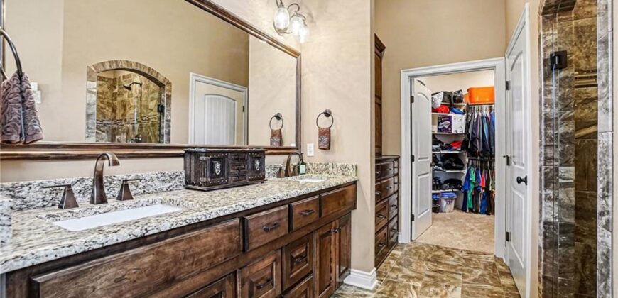 18401 SSR-W Highway, Smithville, MO 64089