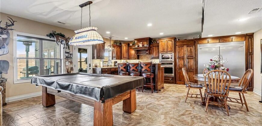 18401 SSR-W Highway, Smithville, MO 64089