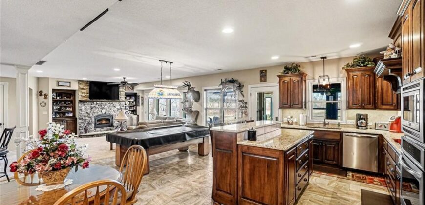 18401 SSR-W Highway, Smithville, MO 64089