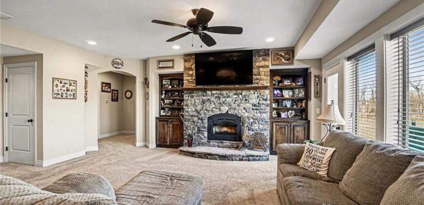 18401 SSR-W Highway, Smithville, MO 64089