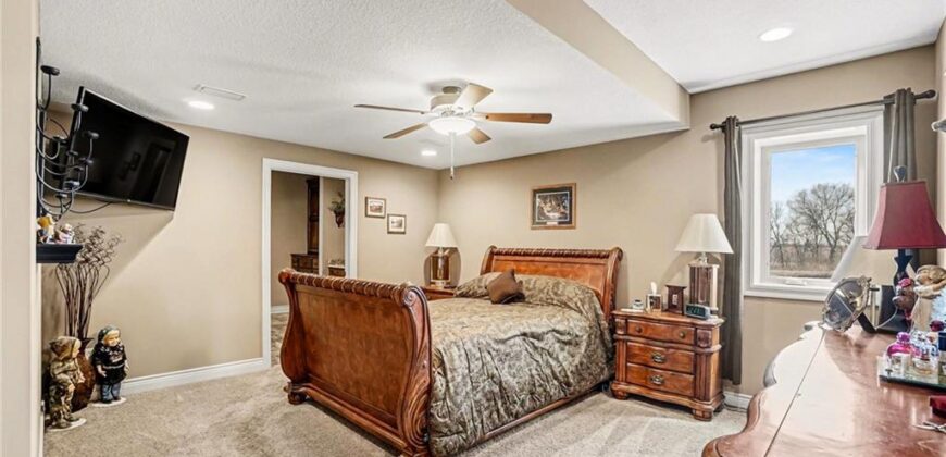 18401 SSR-W Highway, Smithville, MO 64089