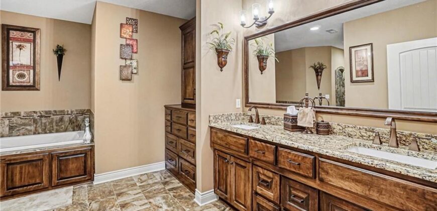 18401 SSR-W Highway, Smithville, MO 64089