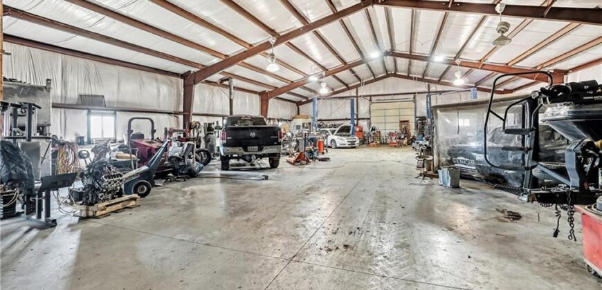18401 SSR-W Highway, Smithville, MO 64089