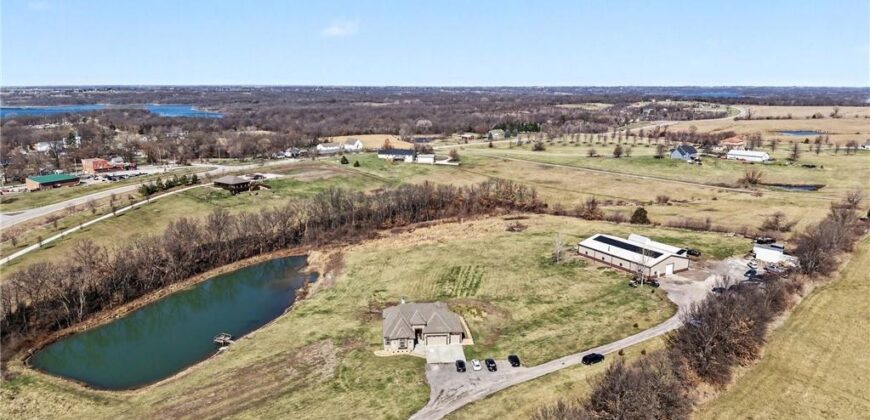 18401 SSR-W Highway, Smithville, MO 64089