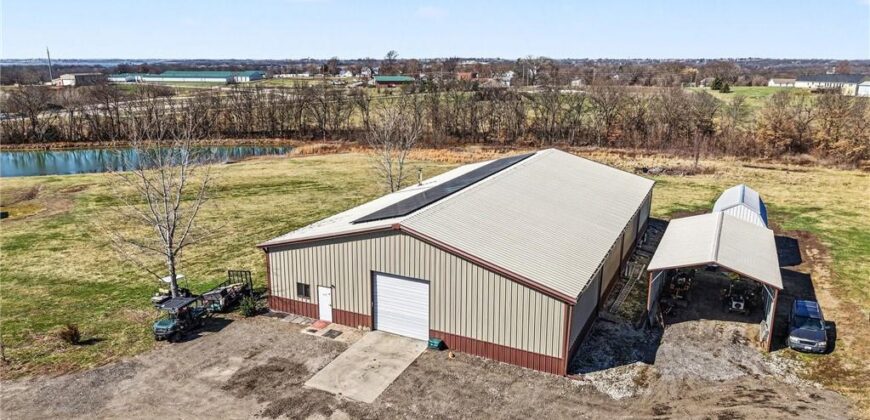 18401 SSR-W Highway, Smithville, MO 64089