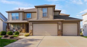10312 N Tullis Drive, Kansas City, MO 64157