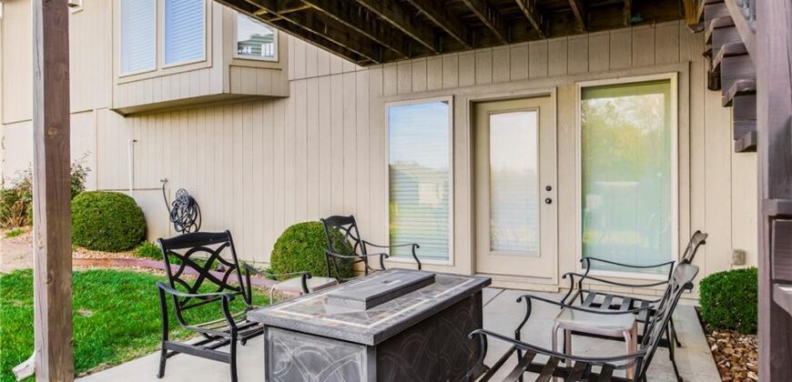 10312 N Tullis Drive, Kansas City, MO 64157