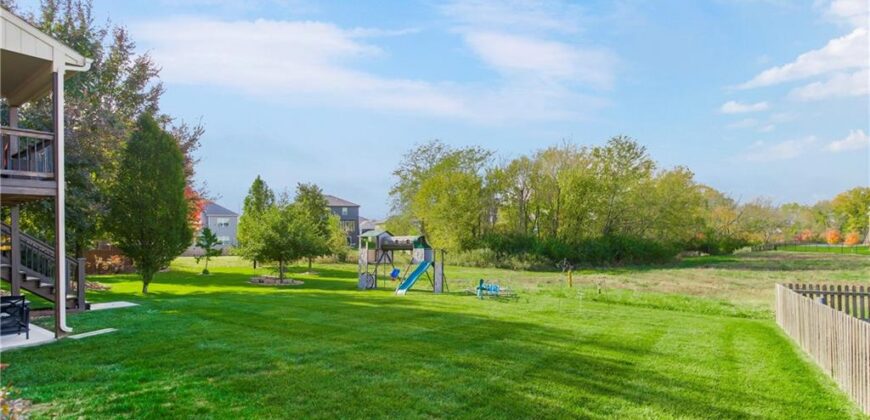 10312 N Tullis Drive, Kansas City, MO 64157