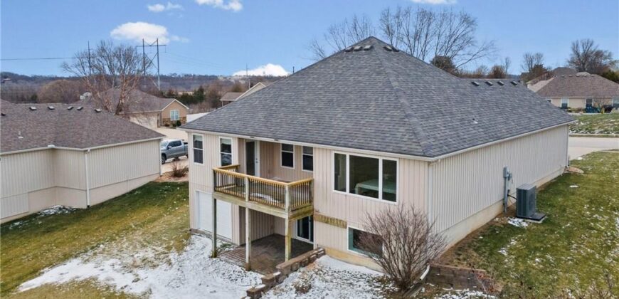 202 Prairie Rose Circle, Smithville, MO 64089