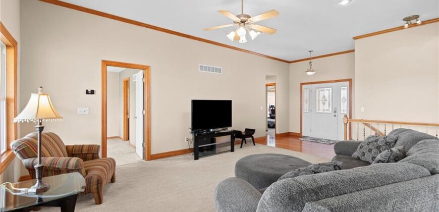 202 Prairie Rose Circle, Smithville, MO 64089