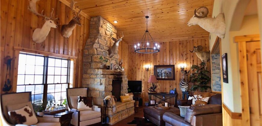 21195 Edgerton Junction Road, Dearborn, MO 64439