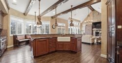 7060 N National Drive, Parkville, MO 64152