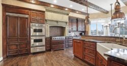 7060 N National Drive, Parkville, MO 64152