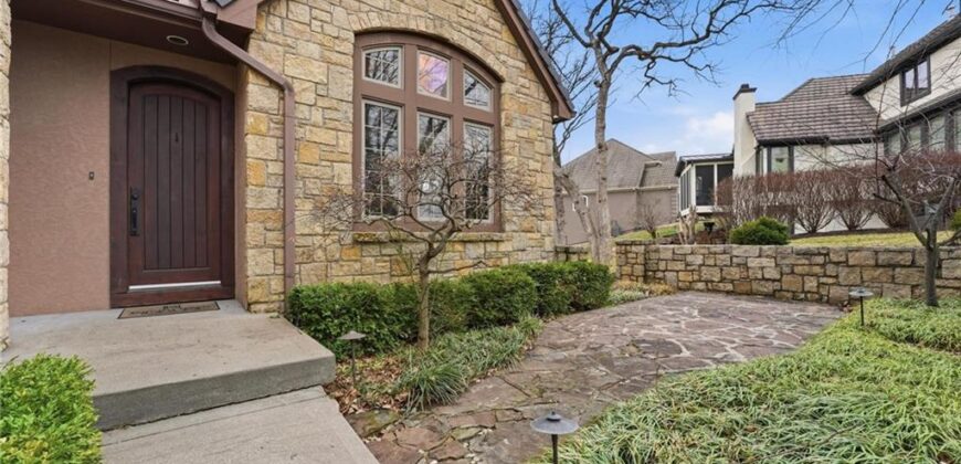 7060 N National Drive, Parkville, MO 64152