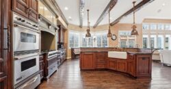 7060 N National Drive, Parkville, MO 64152
