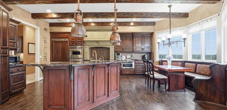 7060 N National Drive, Parkville, MO 64152